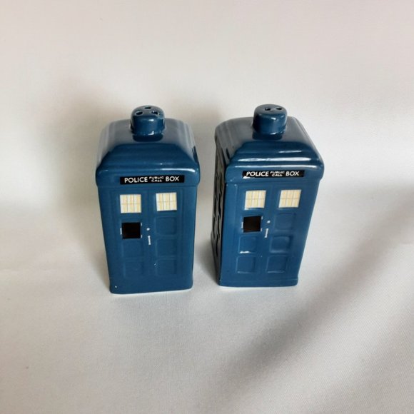 Doctor Who Tardis Salt and Pepper Ceramic Shakers Set Great Gift for Dr Who fans - Picture 5 of 6